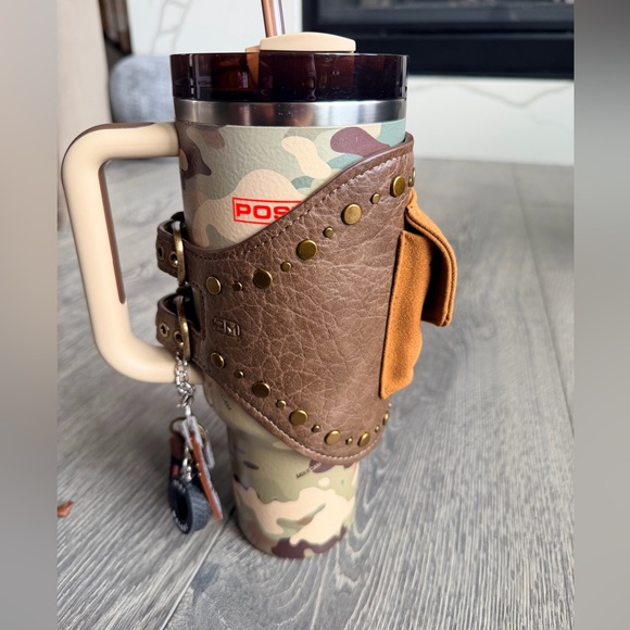 Post Malone x Stanley Quencher H2.0 FlowState Tumbler with Quencher Pouch Belt - Picture 13 of 16